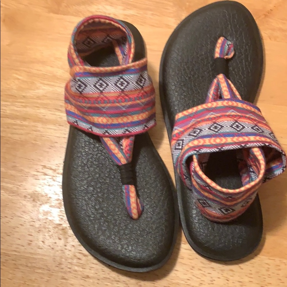 Yoga mat sandals barely worn like new